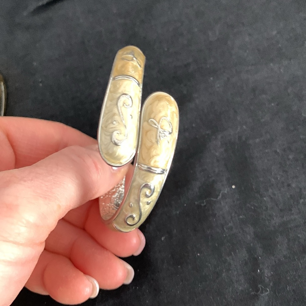 5 bracelets - Picture 5 of 12